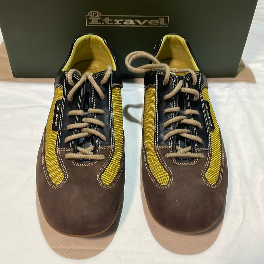 I. Travel Mens Size 10.5 US Brown/Mustard Leather Comfort Lace up Shoes